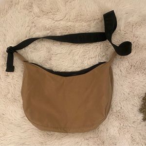 Baggu Medium Crescent Bag in Cocoa